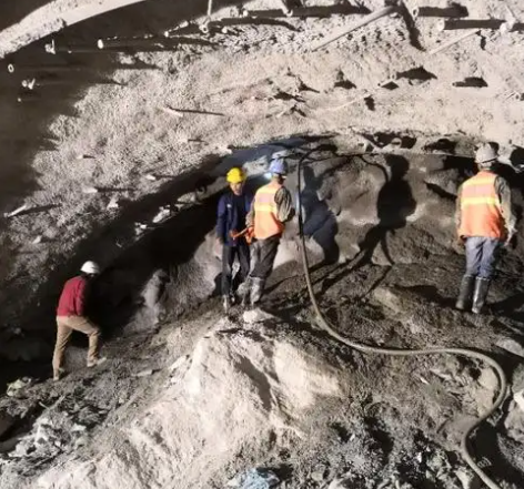 邵阳拱顶带模注浆料的施工流程及注意事项